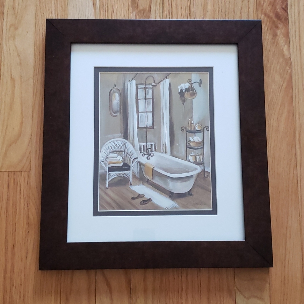 Bathroom picture frame in great condition.